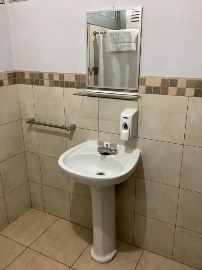 Hotel Dona Carmen Retalhuleu Luaran gambar